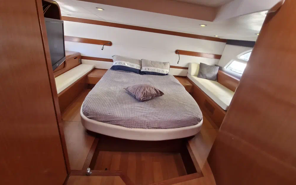 slider 10 Beneteau Flyer Gran Turismo 44