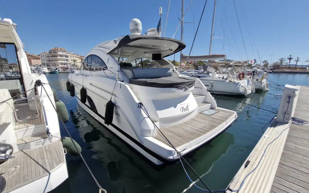 slider 1 Beneteau Flyer Gran Turismo 44
