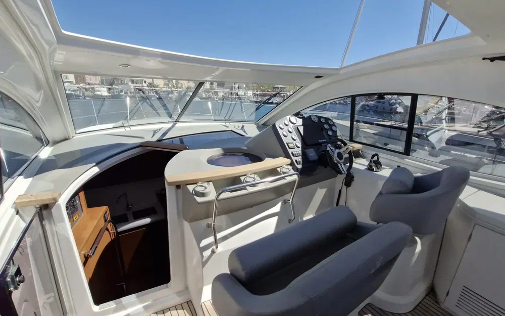 slider 6 Beneteau Flyer Gran Turismo 44