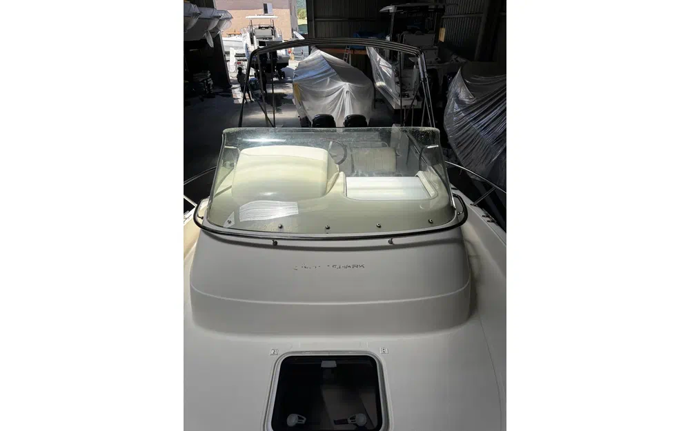 slider 8 White Shark 268