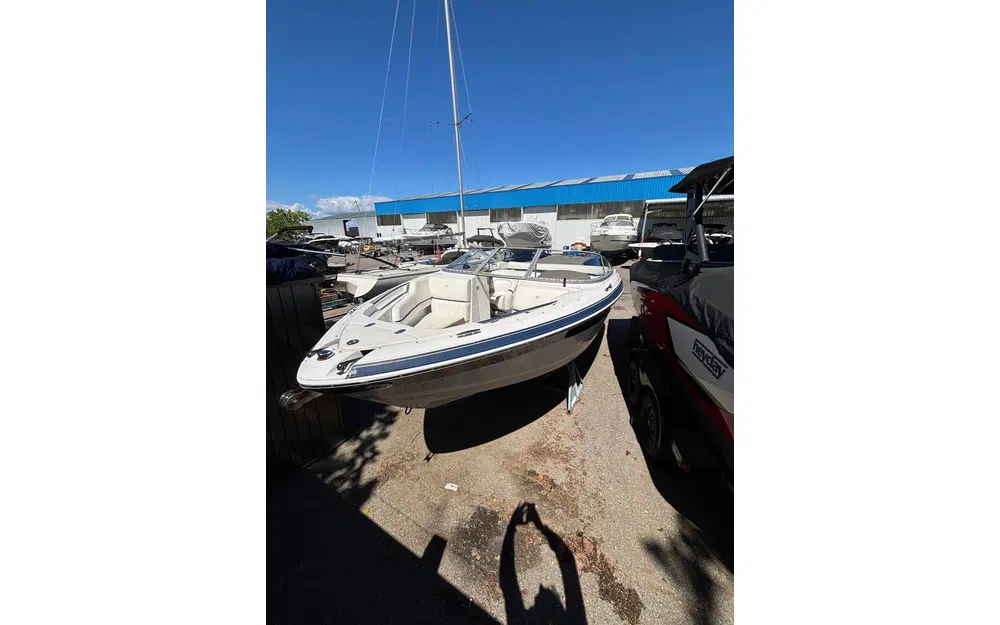 slider 1 Four Winns Horizon 210