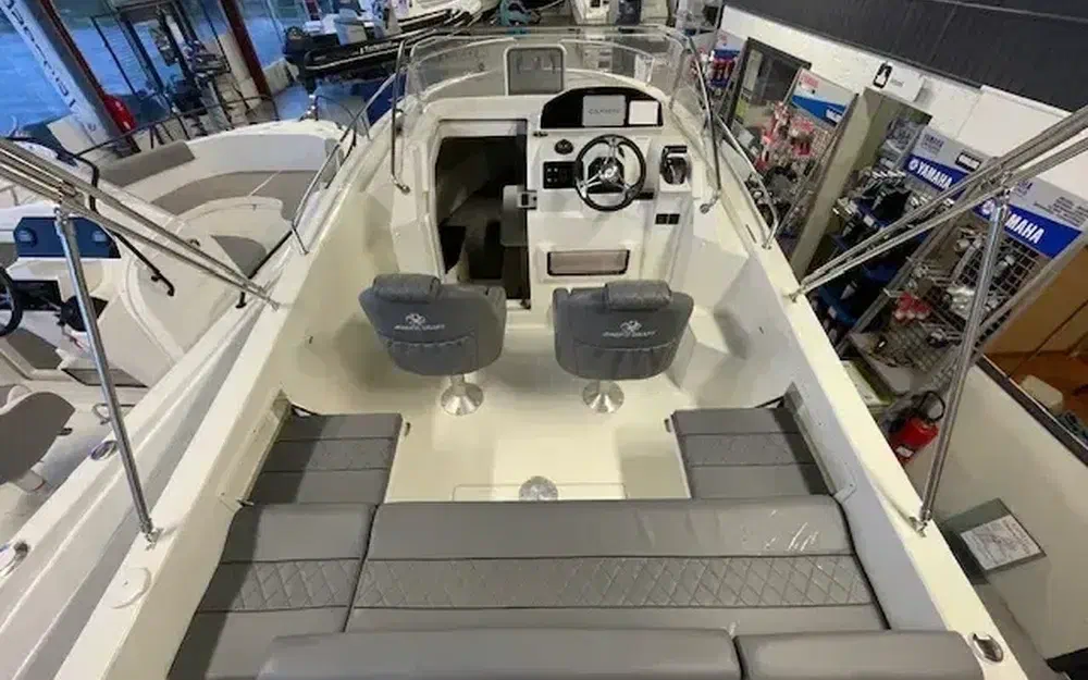slider 2 Pacific Craft 700 SC