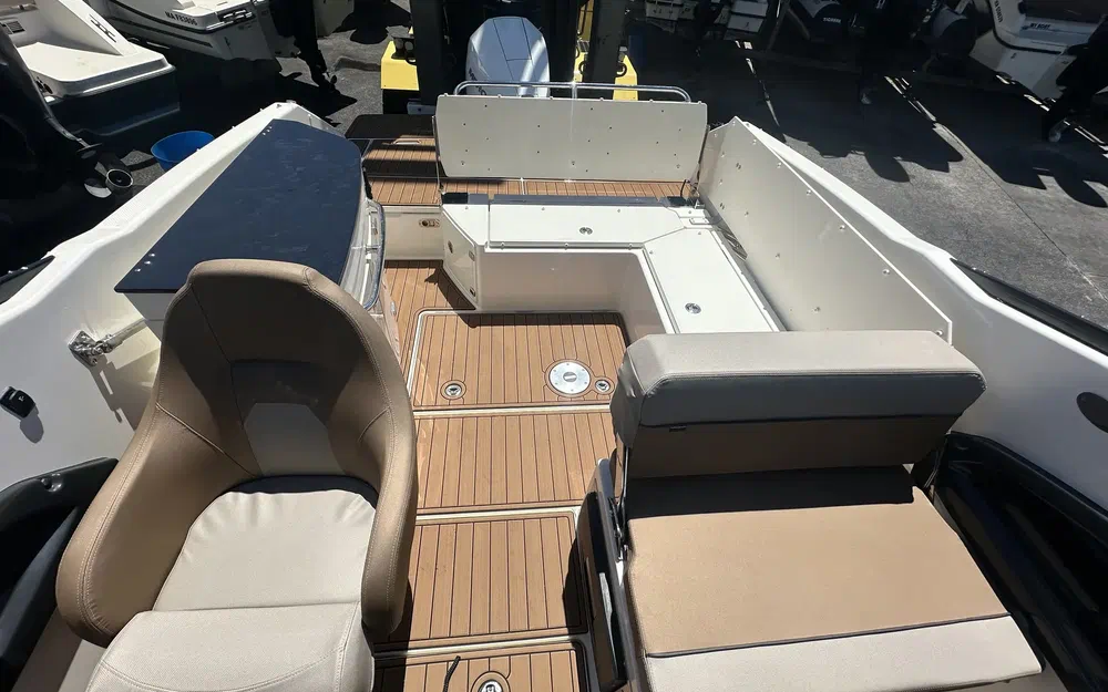 slider 4 Quicksilver Activ 755 Cruiser
