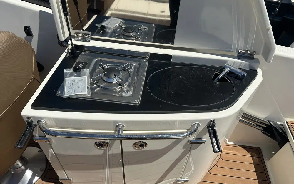 slider 8 Quicksilver Activ 755 Cruiser