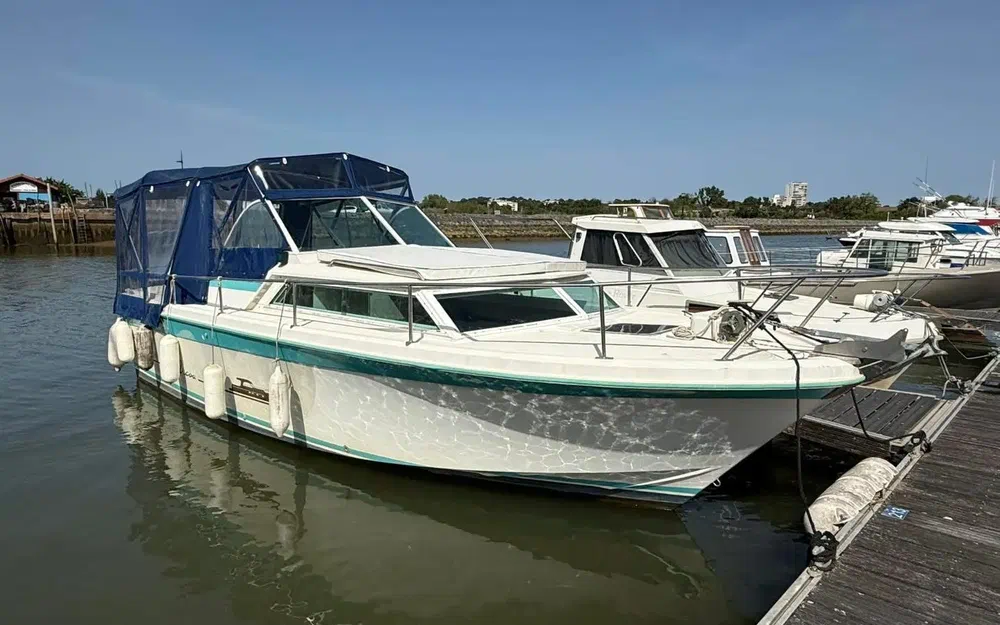 slider 1 Yachting France Arcoa 830