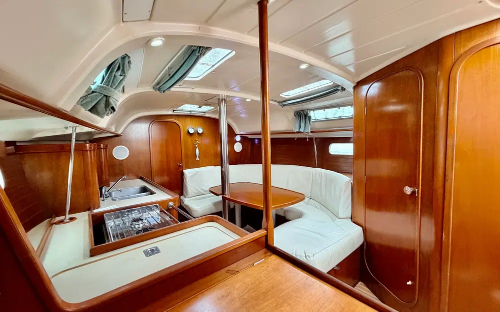 slider 1 Beneteau Oceanis 351