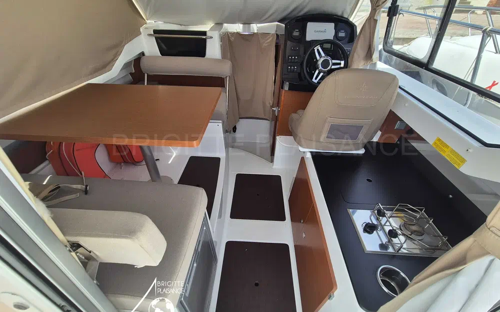 slider 6 Jeanneau Merry Fisher 795