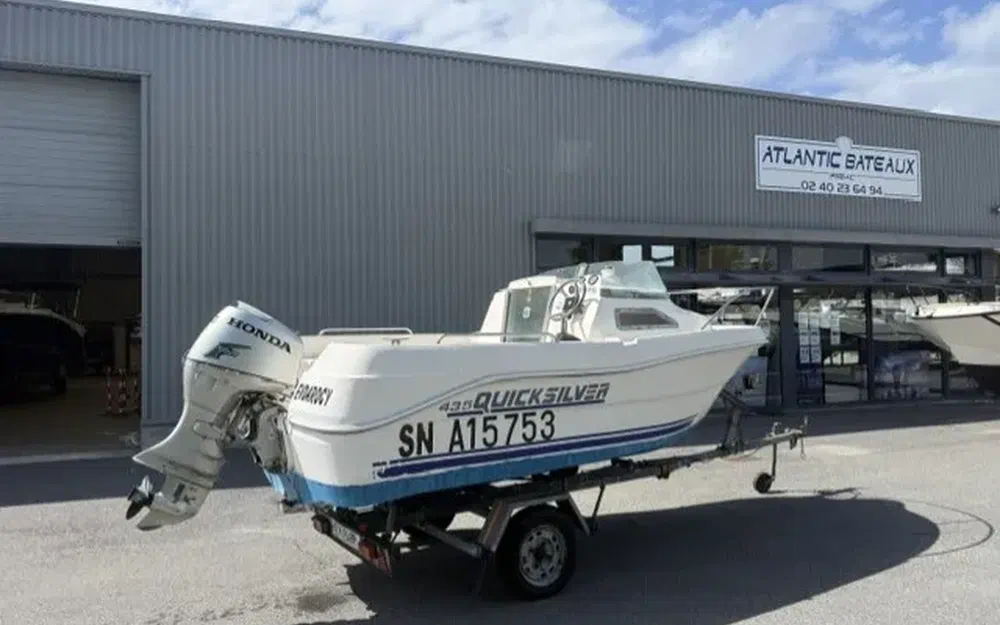 slider 1 Quicksilver 435 Cabine