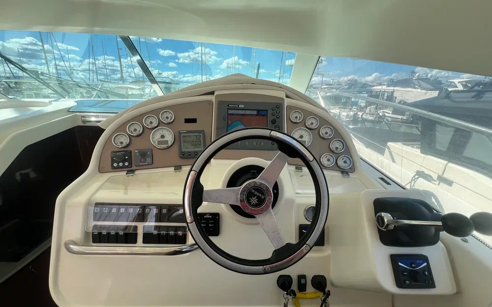 slider 11 Jeanneau Prestige 34 Hard Top