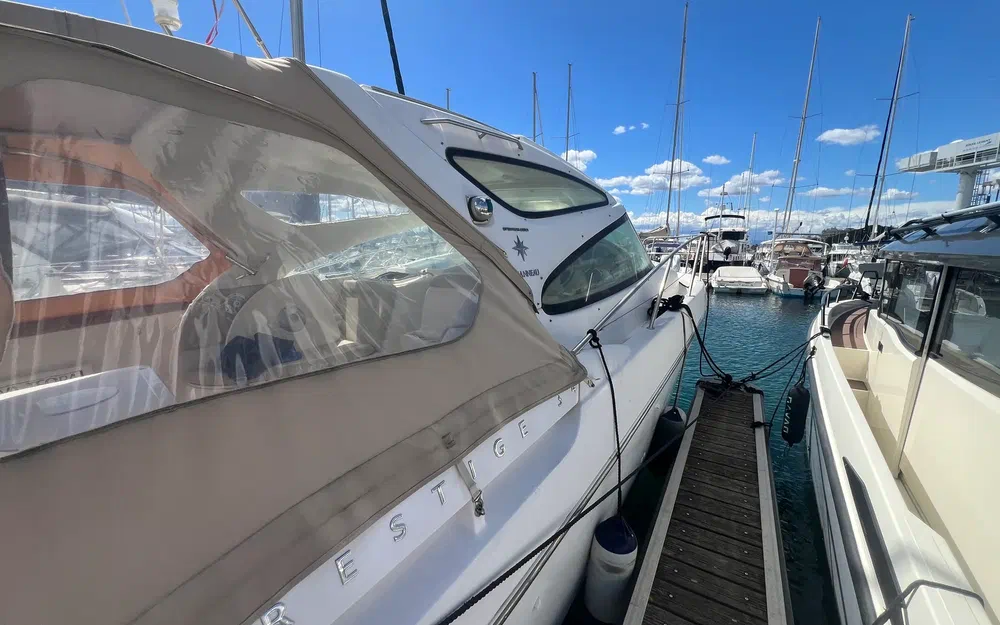 slider 4 Jeanneau Prestige 34 Hard Top