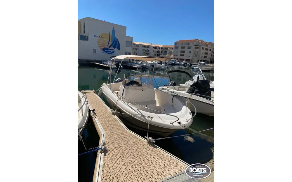 slider 0 Jeanneau Cap Camarat 635
