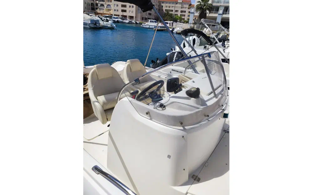 slider 3 Jeanneau Cap Camarat 635