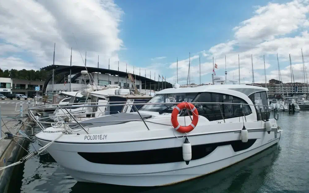slider 0 Beneteau Antares 11