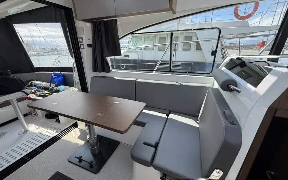 slider 9 Beneteau Antares 11