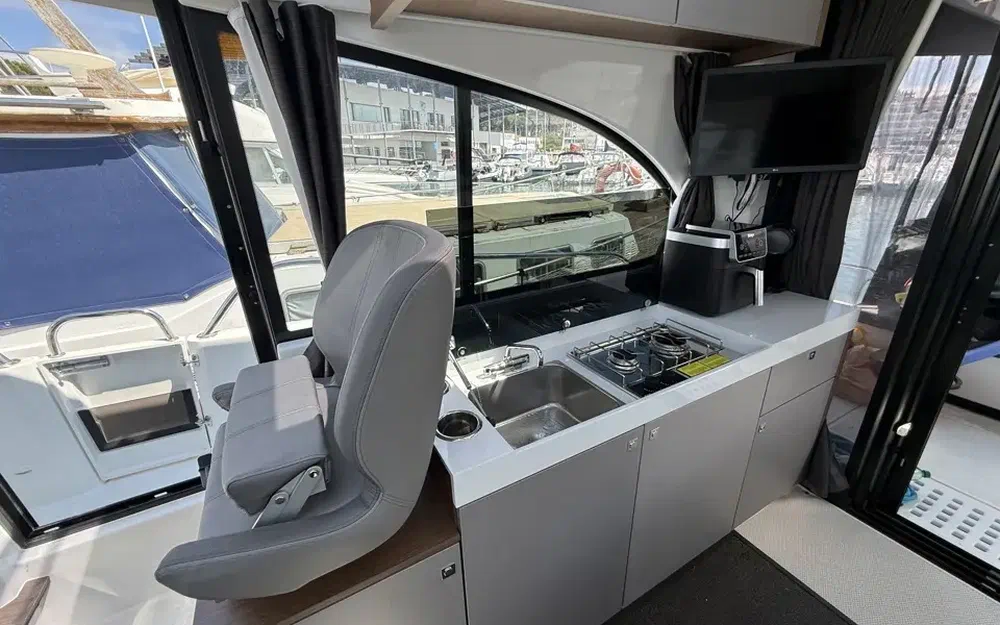 slider 10 Beneteau Antares 11
