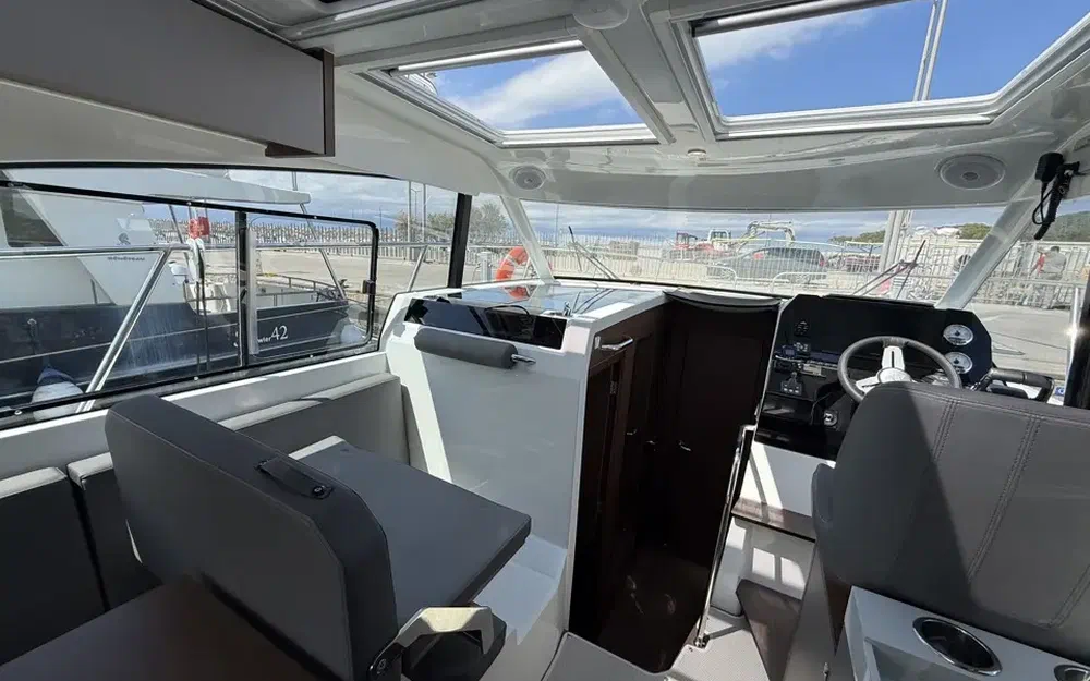 slider 12 Beneteau Antares 11