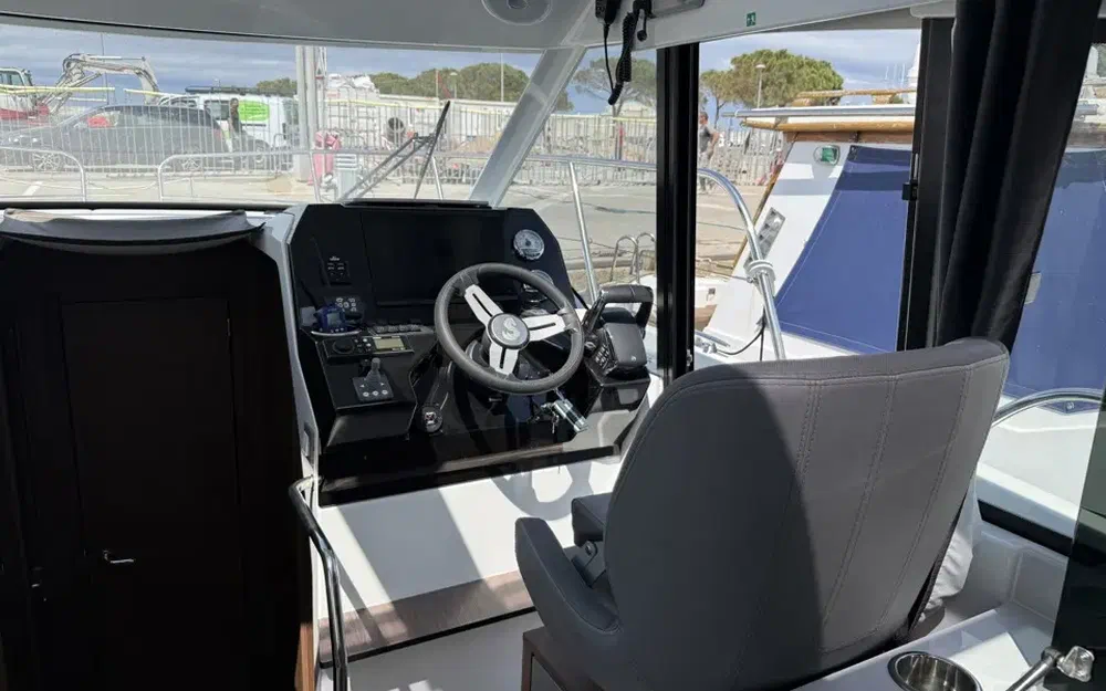 slider 13 Beneteau Antares 11