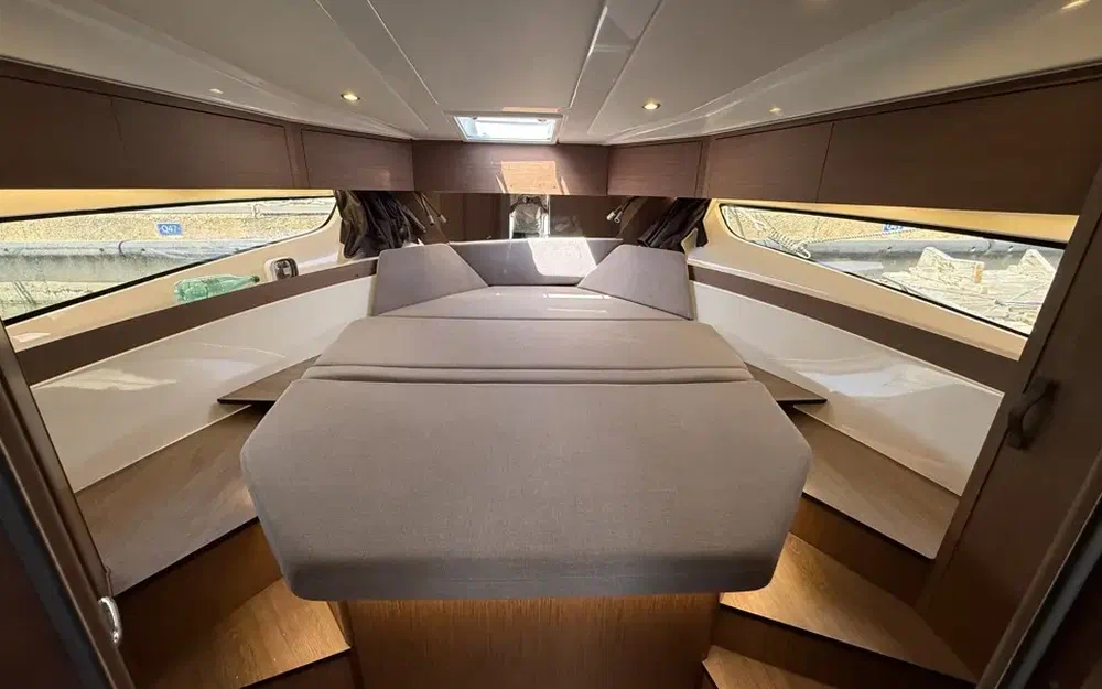 slider 17 Beneteau Antares 11