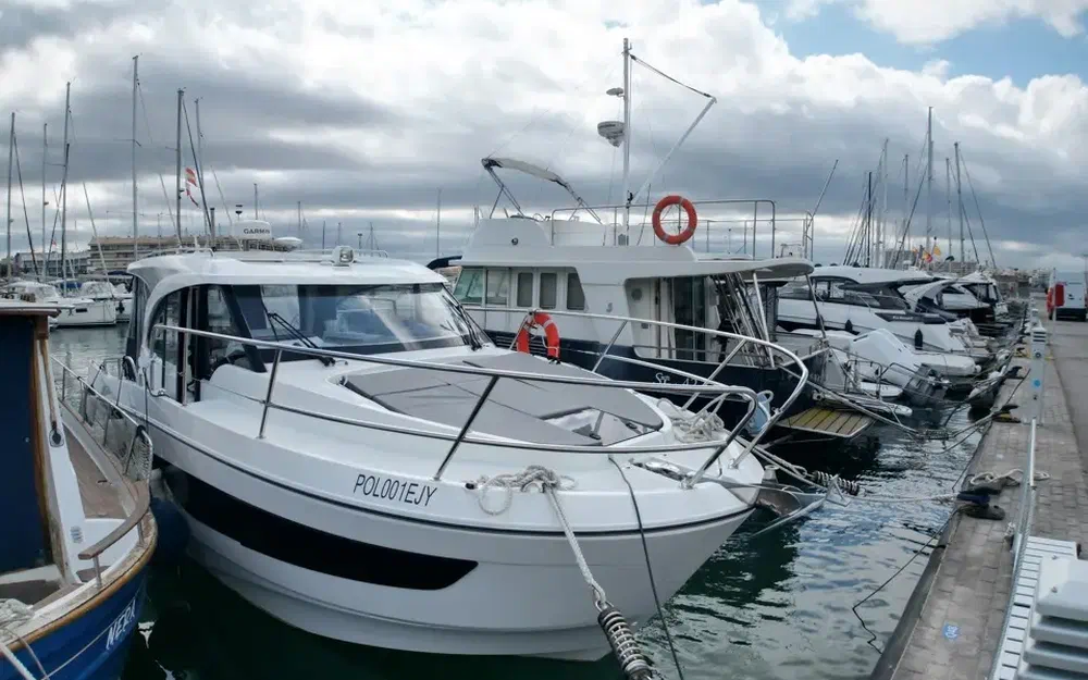 slider 1 Beneteau Antares 11