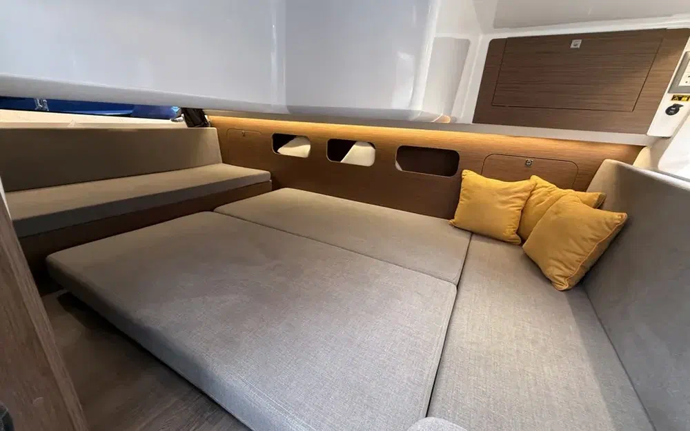 slider 21 Beneteau Antares 11