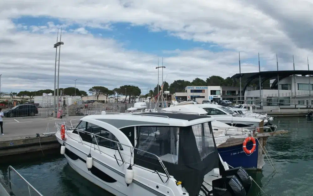 slider 2 Beneteau Antares 11
