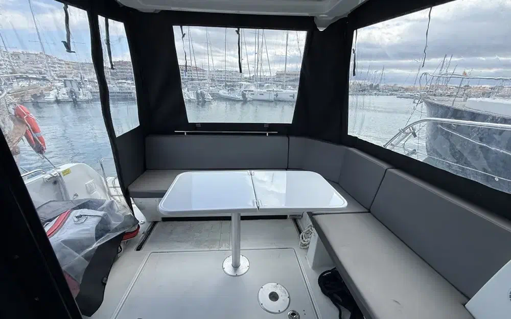 slider 6 Beneteau Antares 11