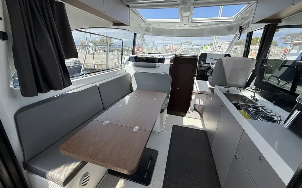 slider 8 Beneteau Antares 11