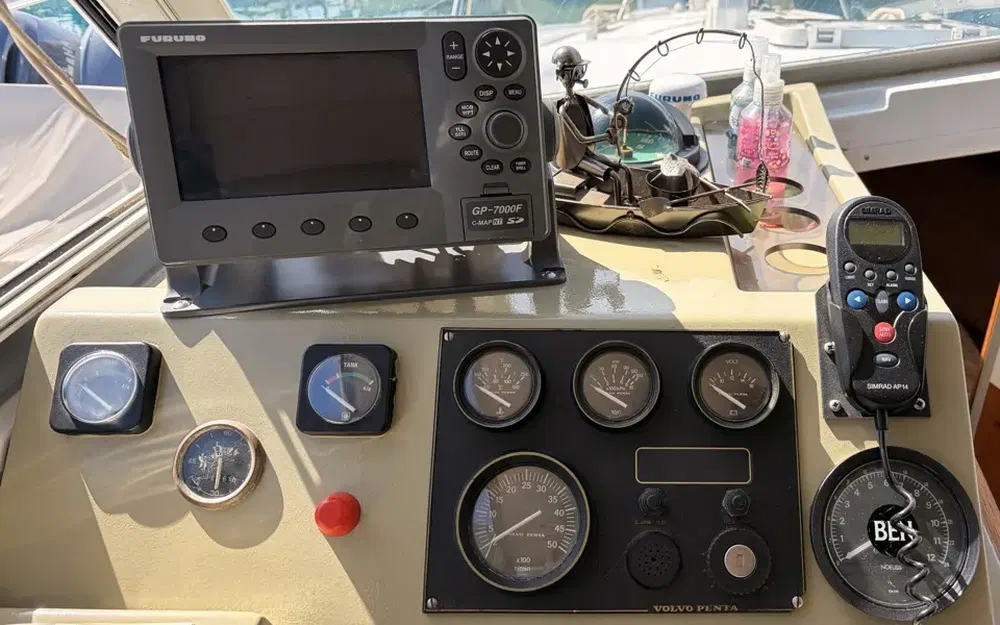 slider 18 Beneteau Antares 860