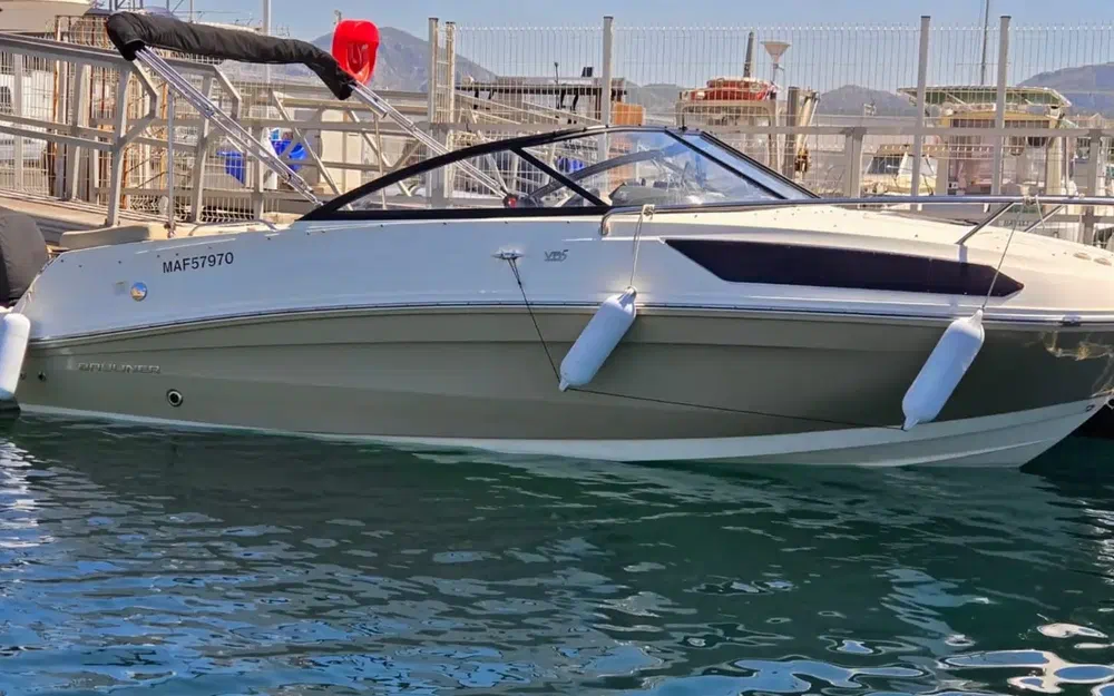 slider 0 Bayliner VR5 Cuddy OB