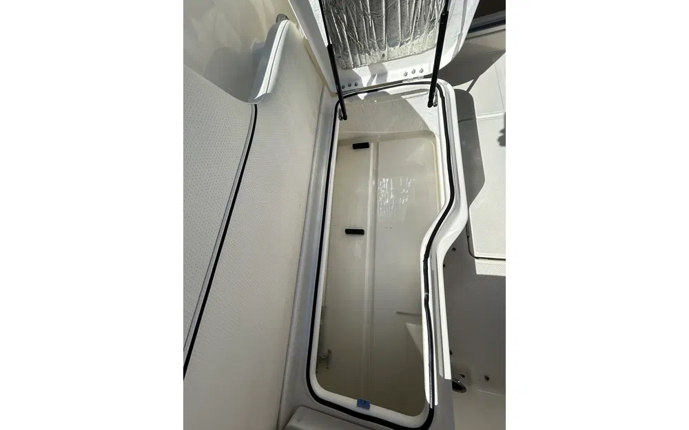 slider 9 Bayliner 642 Cuddy