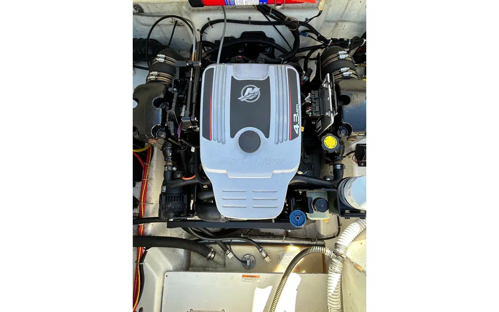 slider 10 Bayliner 642 Cuddy