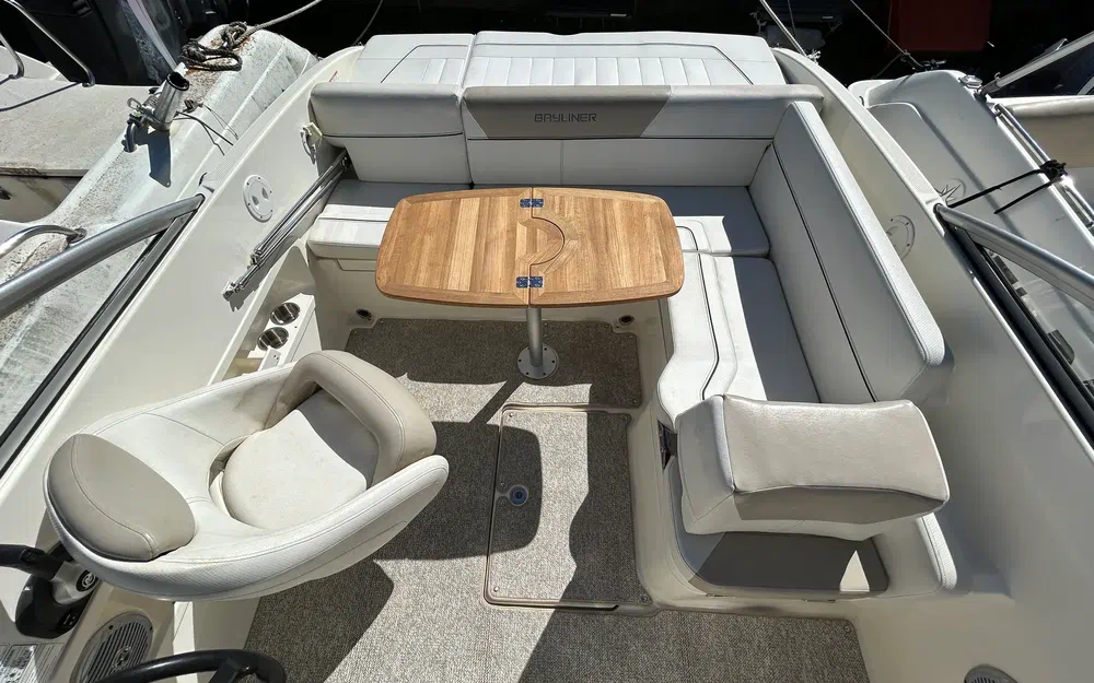 slider 2 Bayliner 642 Cuddy
