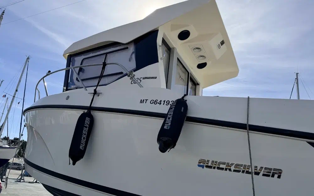 slider 1 Quicksilver 625 pilothouse
