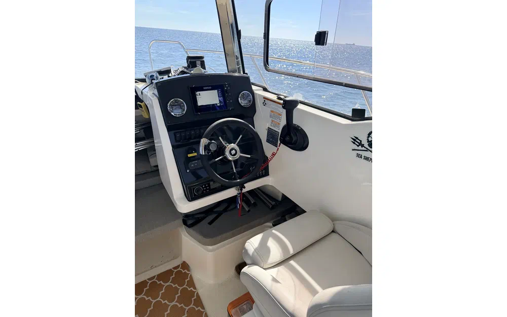 slider 5 Quicksilver 625 pilothouse