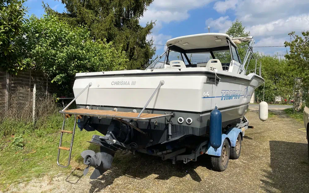 slider 3 Bayliner Trophy 2352 Walkaround 2001