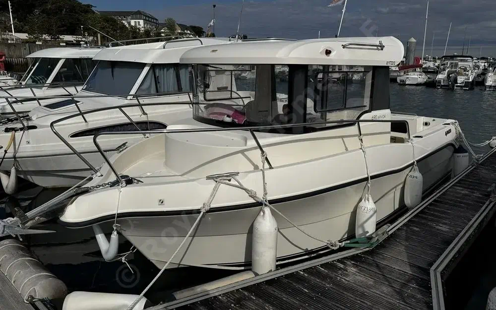 slider 1 Quicksilver Arvor 690