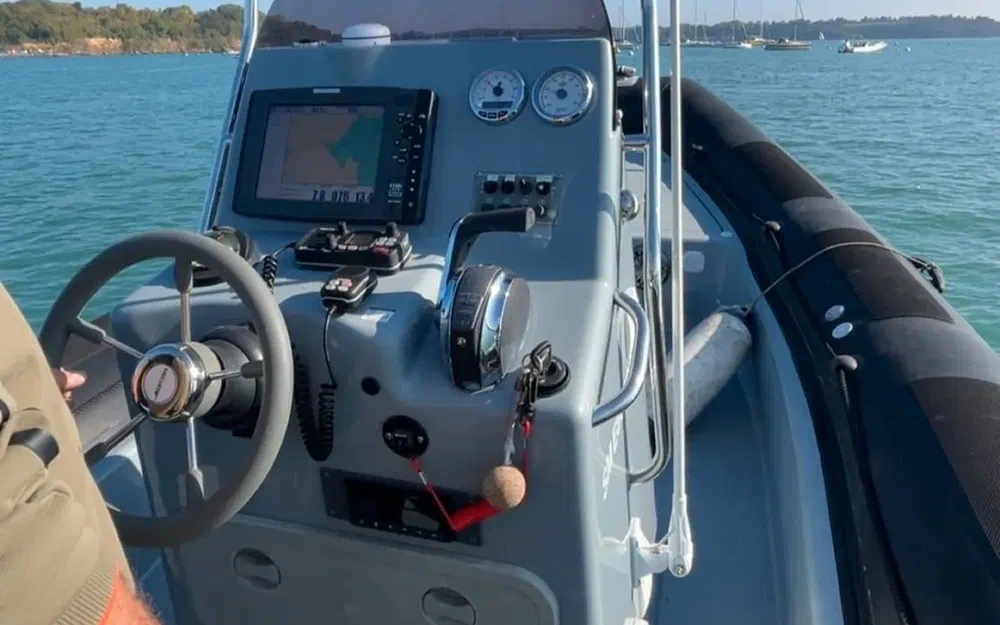 slider 3 Valiant 760 Sport Fishing