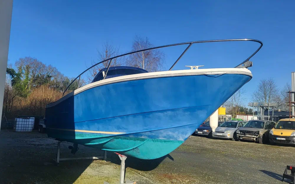 slider 1 Beneteau Ombrine 700