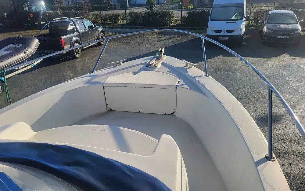 slider 2 Beneteau Ombrine 700
