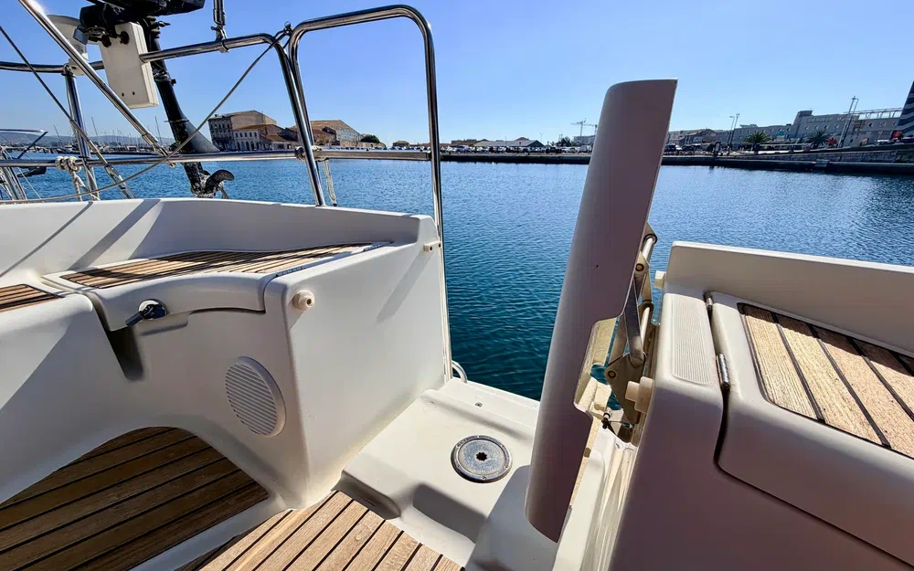 slider 1 Beneteau Oceanis 393 Clipper