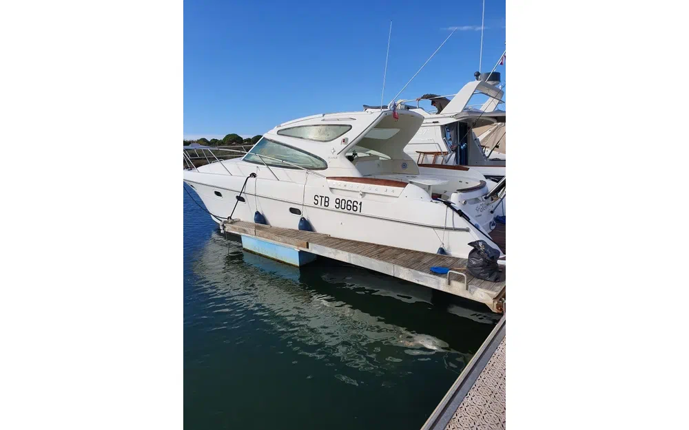 slider 0 Prestige Yachts Prestige 34 hard top