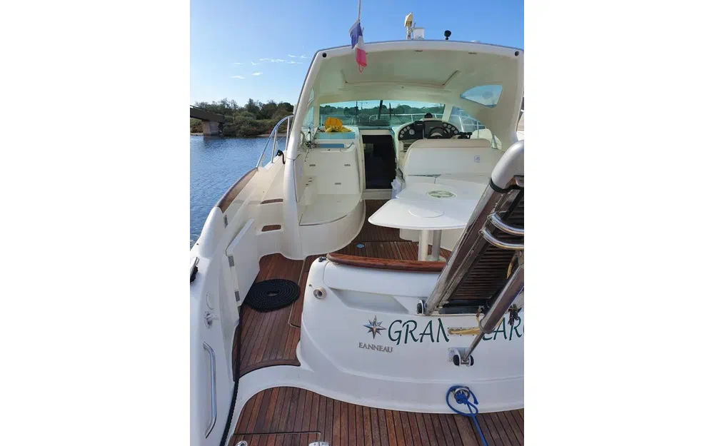 slider 4 Prestige Yachts Prestige 34 hard top