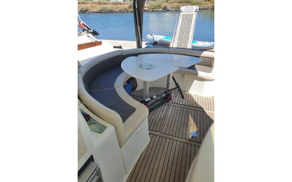 slider 6 Prestige Yachts Prestige 34 hard top