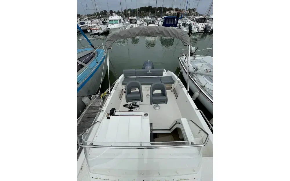 slider 1 Pacific Craft 630 SC