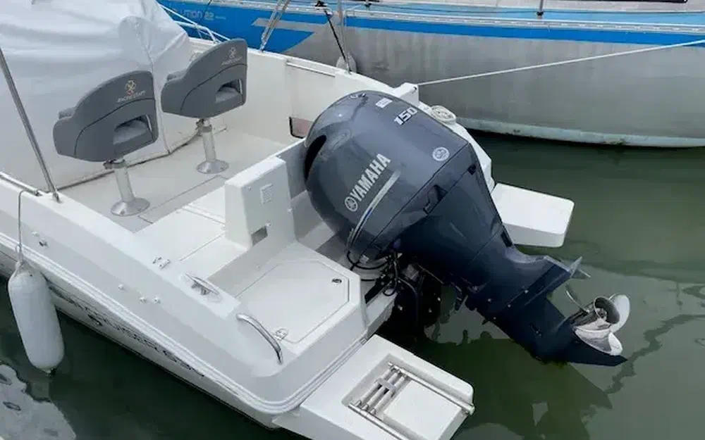 slider 2 Pacific Craft 630 SC