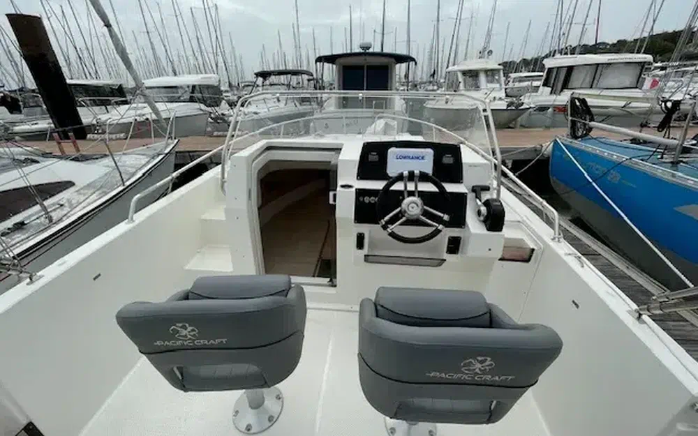slider 4 Pacific Craft 630 SC