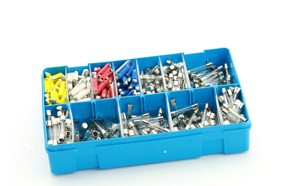 slider 0 Assortiment de fusibles Torpedo (porcelaine) et de fusibles en verre
