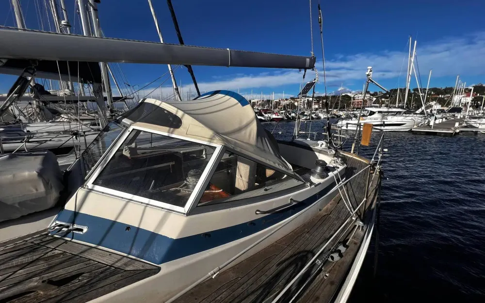slider 37 Hallberg Rassy  352