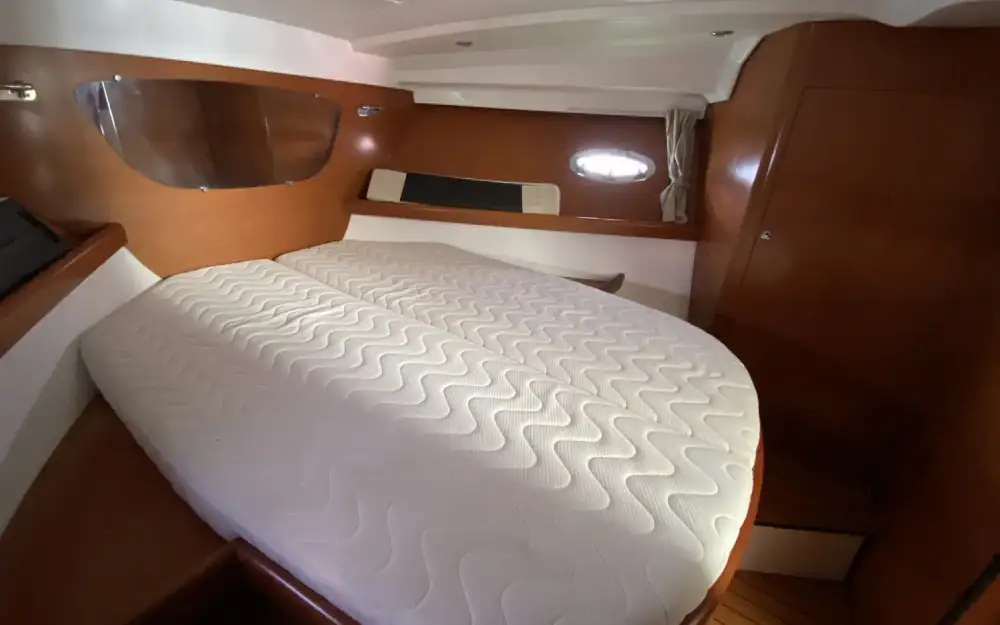 slider 11 Beneteau Antares 36