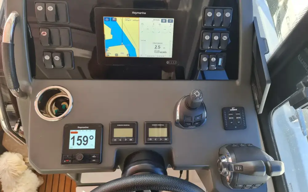 slider 10 Jeanneau Leader 33